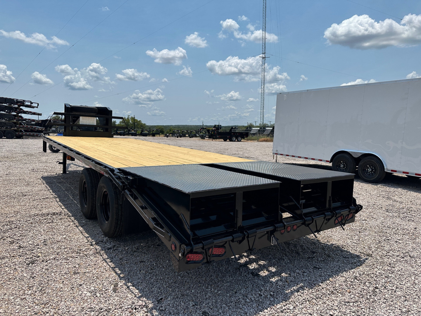 New 2025 Tiger - Gooseneck Flatbed / Deck Over Dually Trailer 25'