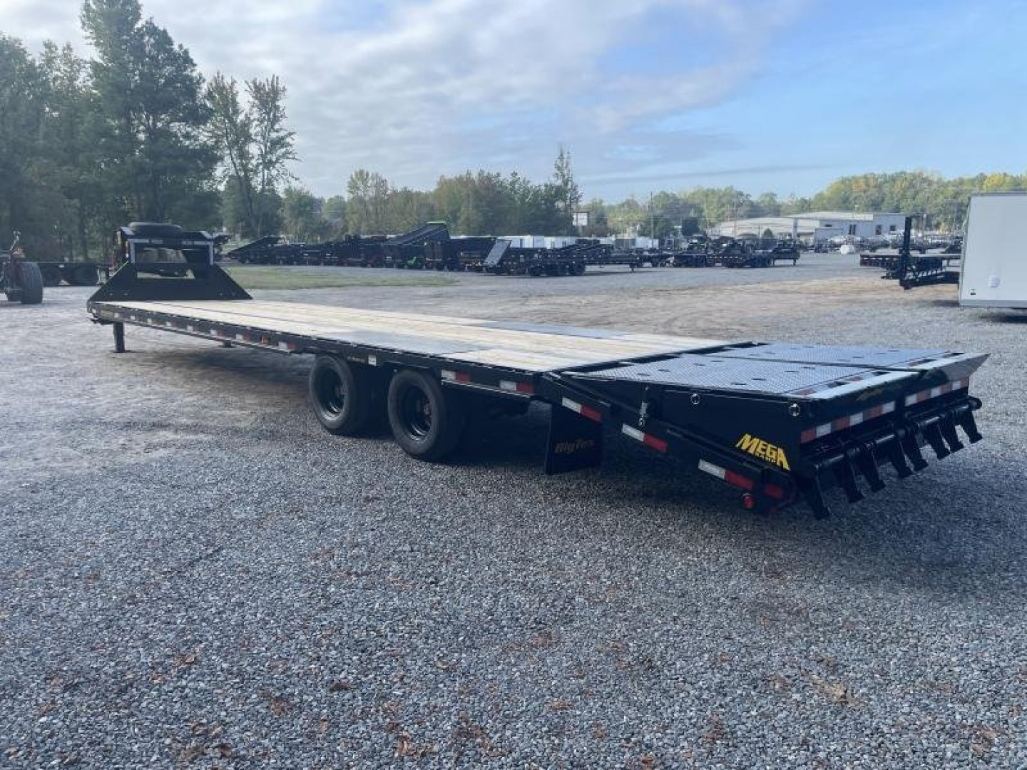 New 2026 Big Tex 30+5 22GN Gooseneck w/ Mega Ramps 23900 GVWR