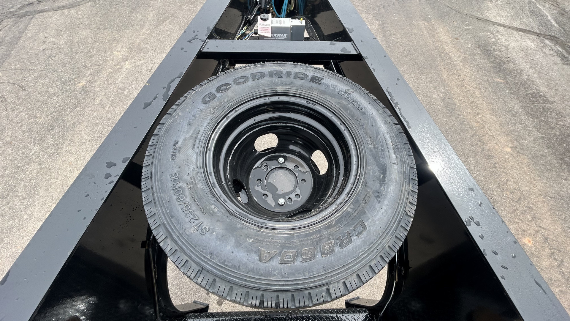 New 2026 PJ 102"x40' GN Low-Pro Flatbed w/ Duals - LD