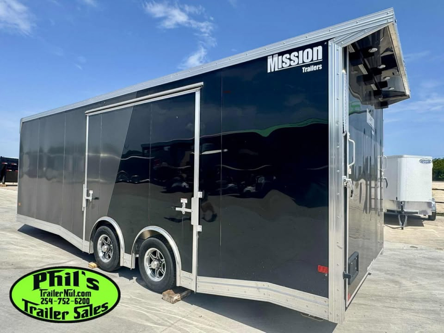 New 2024 Mission PINNACLE SERIES 8.5X24 Car / Racing Trailer ALUMINUM RACE TRAILER FULL ESCAPE DOOR WITH REMOVABLE FENDER SCRATCH & DENT ONLY 1 AVAILABLE AT THIS PRICE!