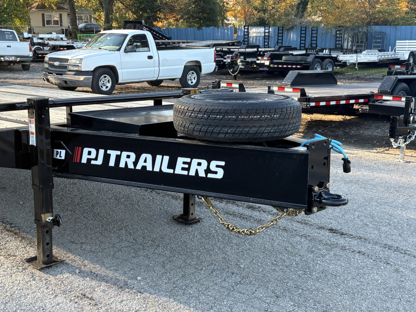New 2026 PJ Trailers 102" x 25' (PL) 22.5K GVWR - Low-Pro Pintle w. Duals Deckover Trailer