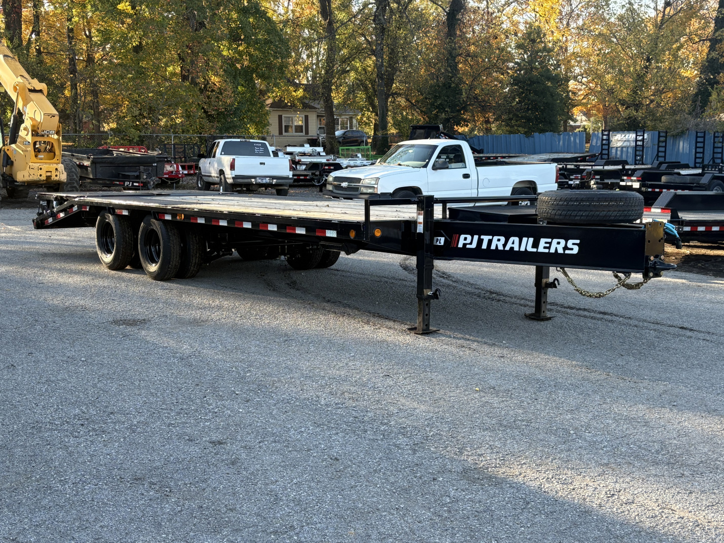 New 2026 PJ Trailers 102" x 25' (PL) 22.5K GVWR - Low-Pro Pintle w. Duals Deckover Trailer