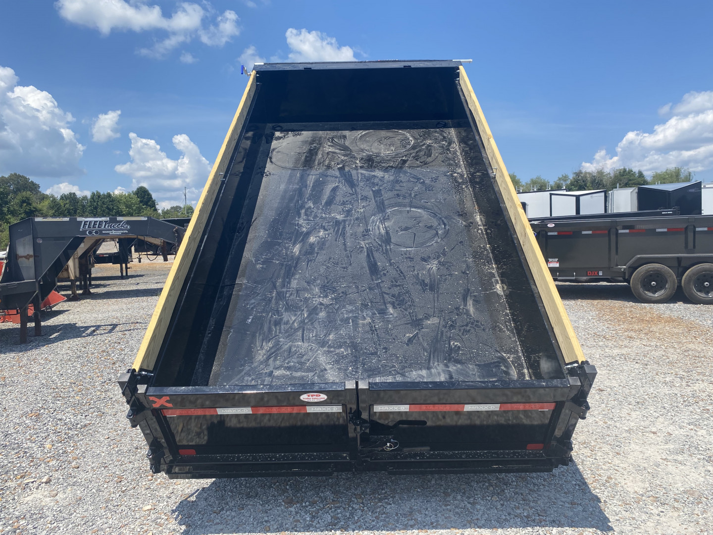 New 2026 MAXXD 83"x14' 14k Dump Trailer