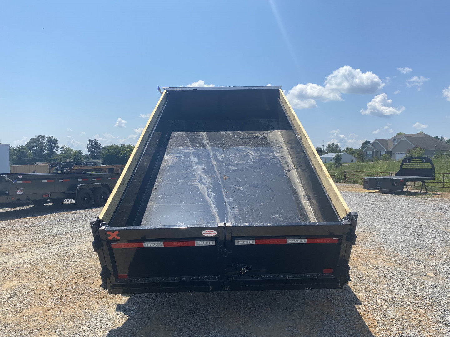 New 2026 MAXXD 83"x14' 14k Dump Trailer