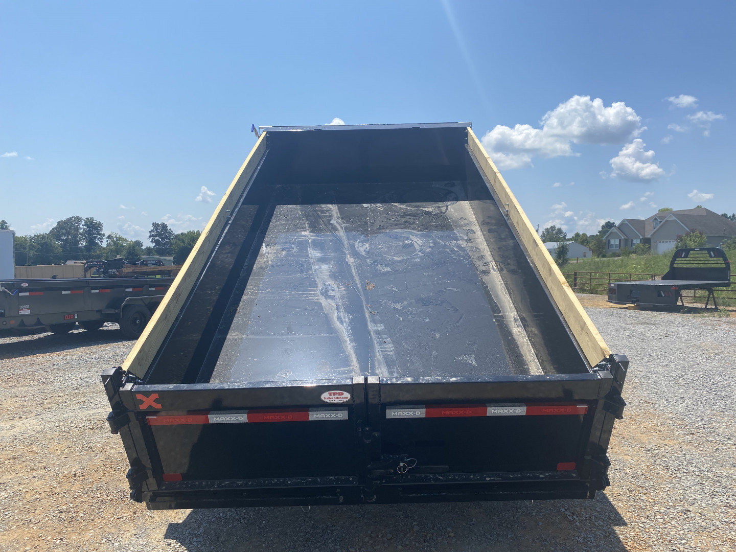 New 2026 MAXXD 83"x14' 14k Dump Trailer