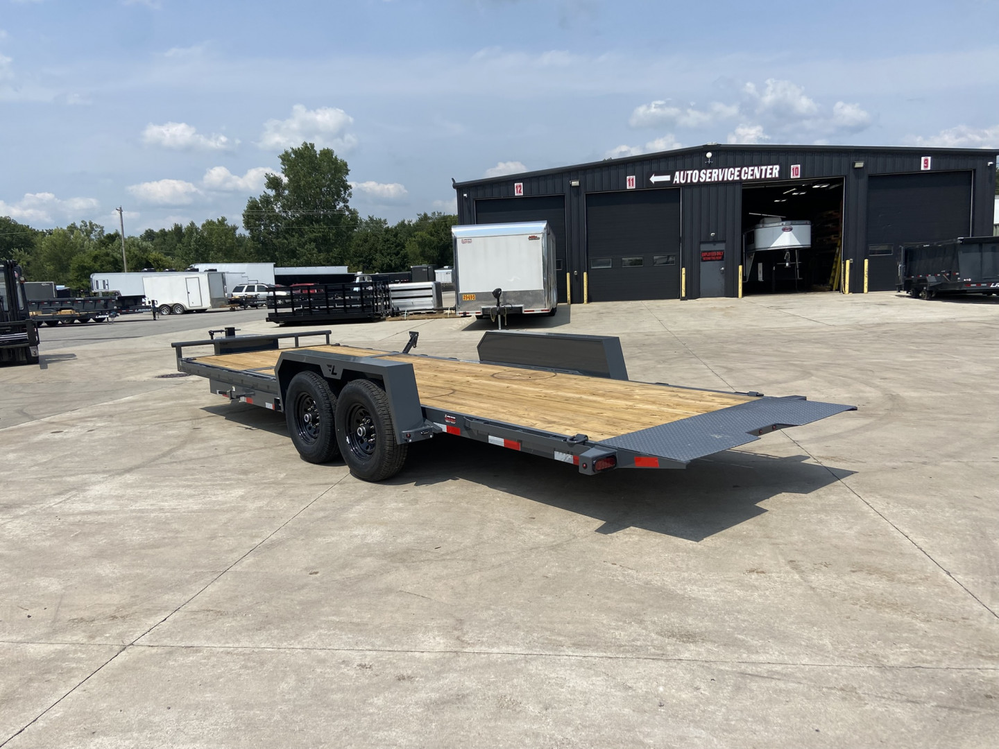 New Lamar 22' Equipment Trailer