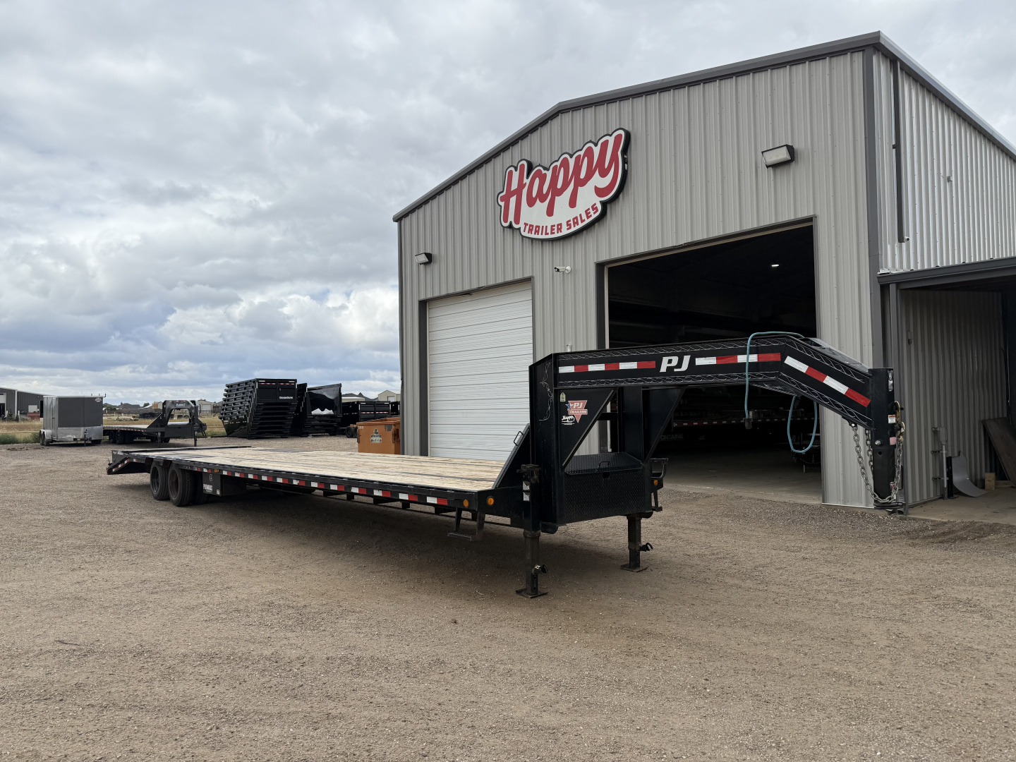 Used 2021 PJ 102"x40' GN Low Pro Flatdeck w/ Duals- LD