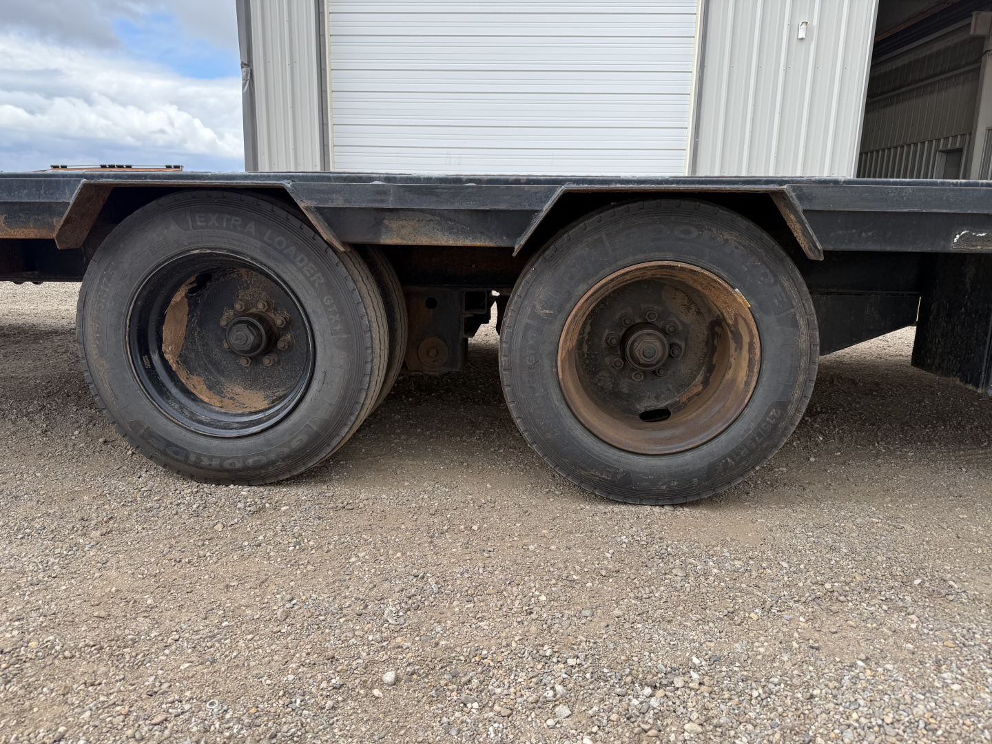 Used 2021 PJ 102"x40' GN Low Pro Flatdeck w/ Duals- LD