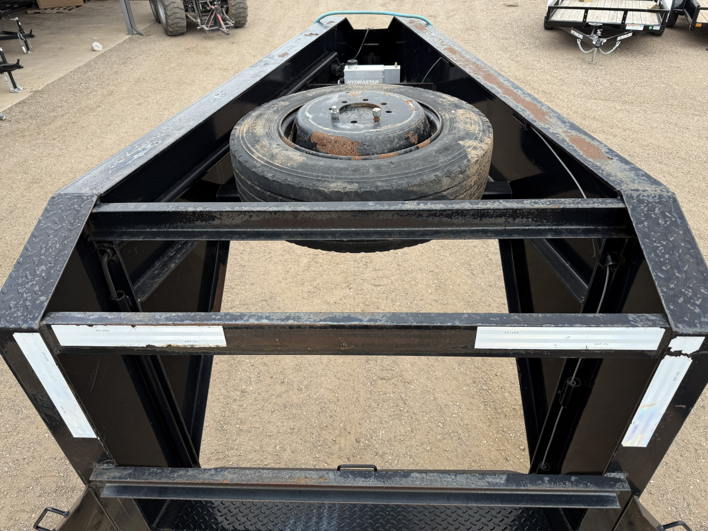 Used 2021 PJ 102"x40' GN Low Pro Flatdeck w/ Duals- LD