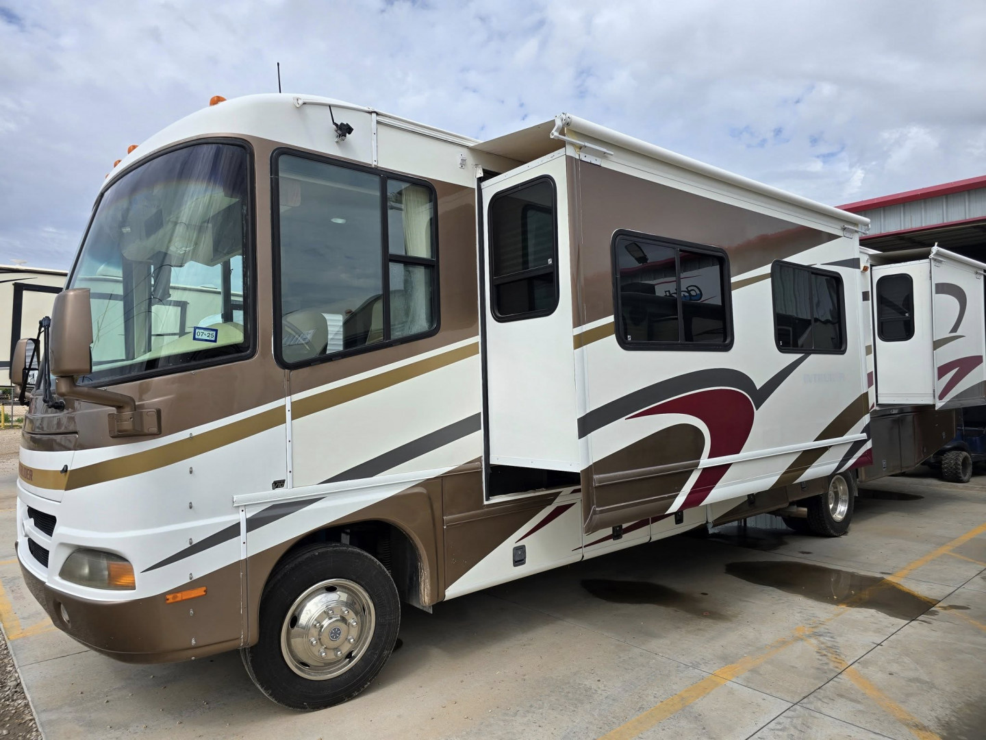 Used 2004 Damon Corporation Intruder 373F Class A