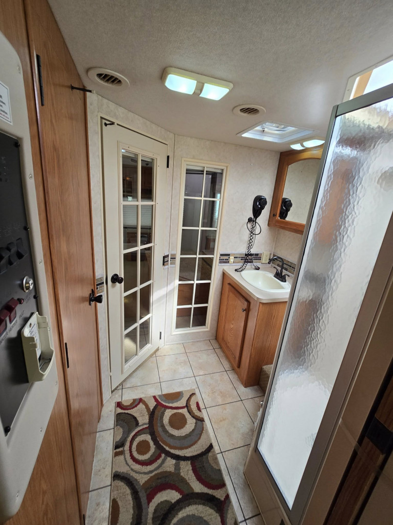 Used 2004 Damon Corporation Intruder 373F Class A