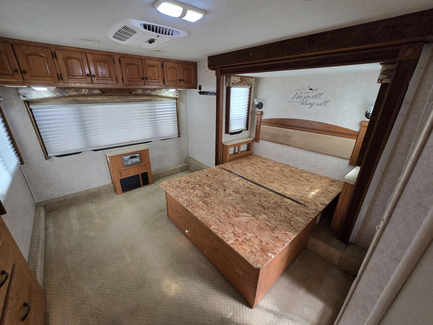 Used 2004 Damon Corporation Intruder 373F Class A