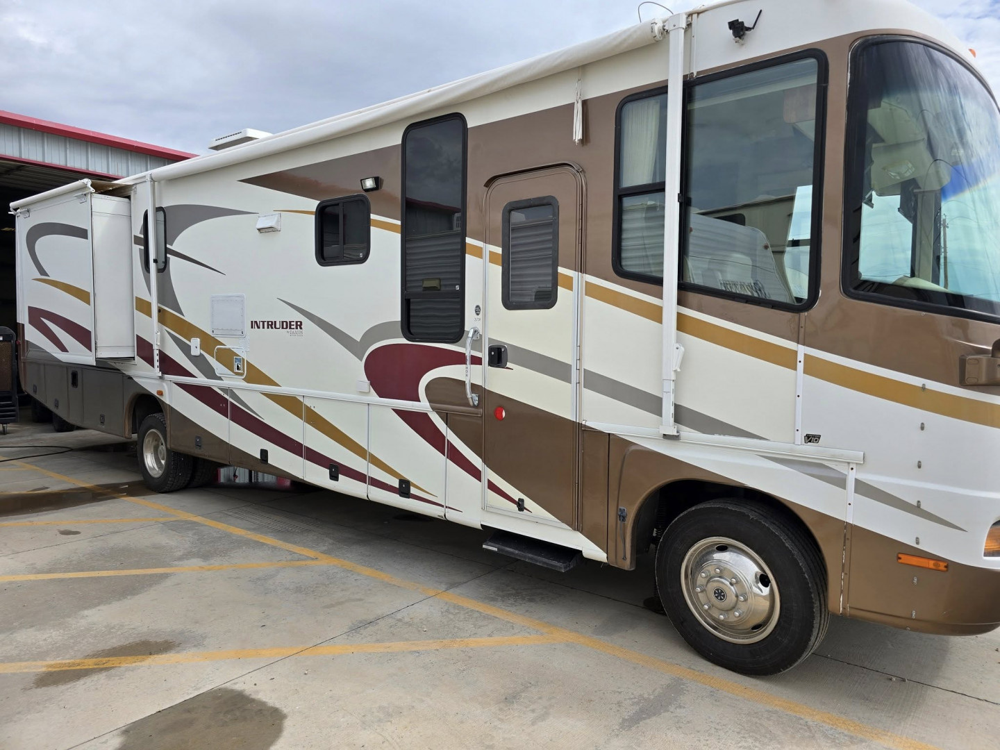 Used 2004 Damon Corporation Intruder 373F Class A