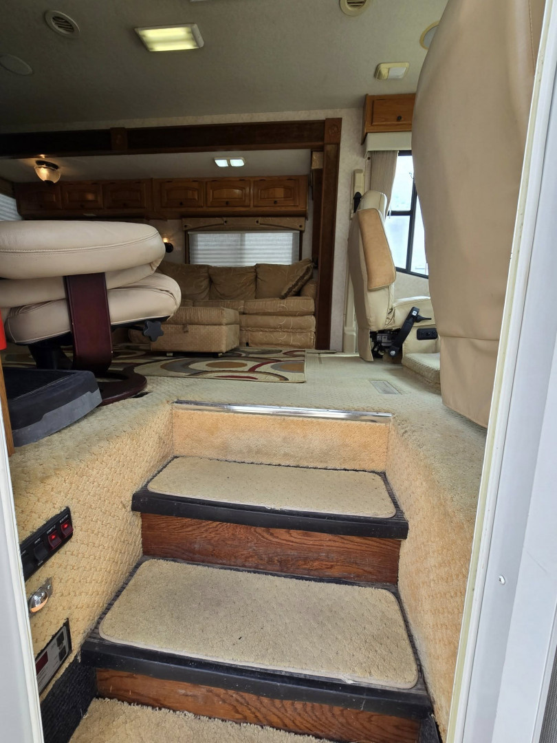 Used 2004 Damon Corporation Intruder 373F Class A