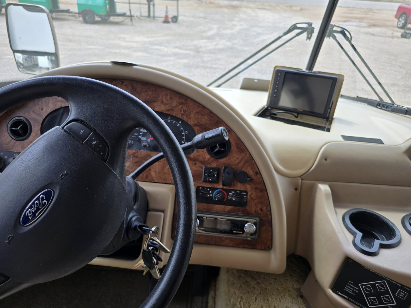 Used 2004 Damon Corporation Intruder 373F Class A