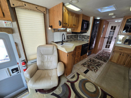 Used 2004 Damon Corporation Intruder 373F Class A