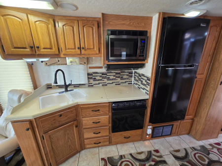 Used 2004 Damon Corporation Intruder 373F Class A