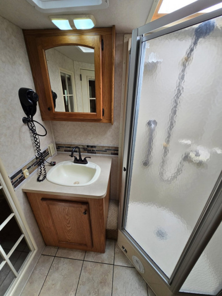 Used 2004 Damon Corporation Intruder 373F Class A