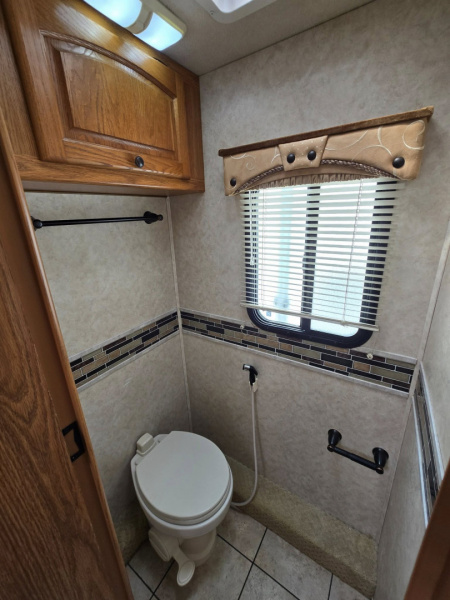 Used 2004 Damon Corporation Intruder 373F Class A