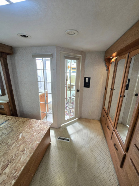 Used 2004 Damon Corporation Intruder 373F Class A