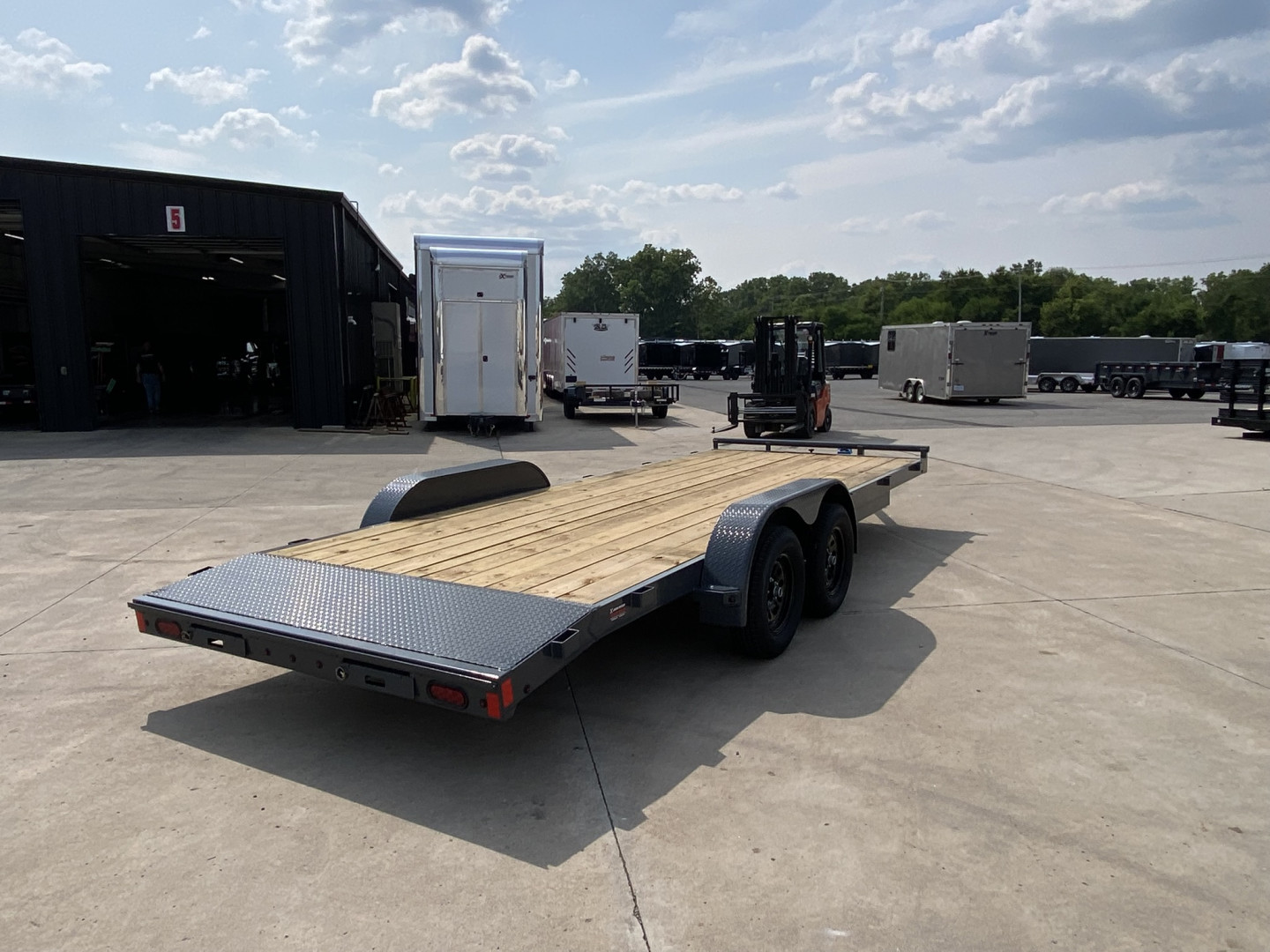 New Lamar 20' Equipment Trailer
