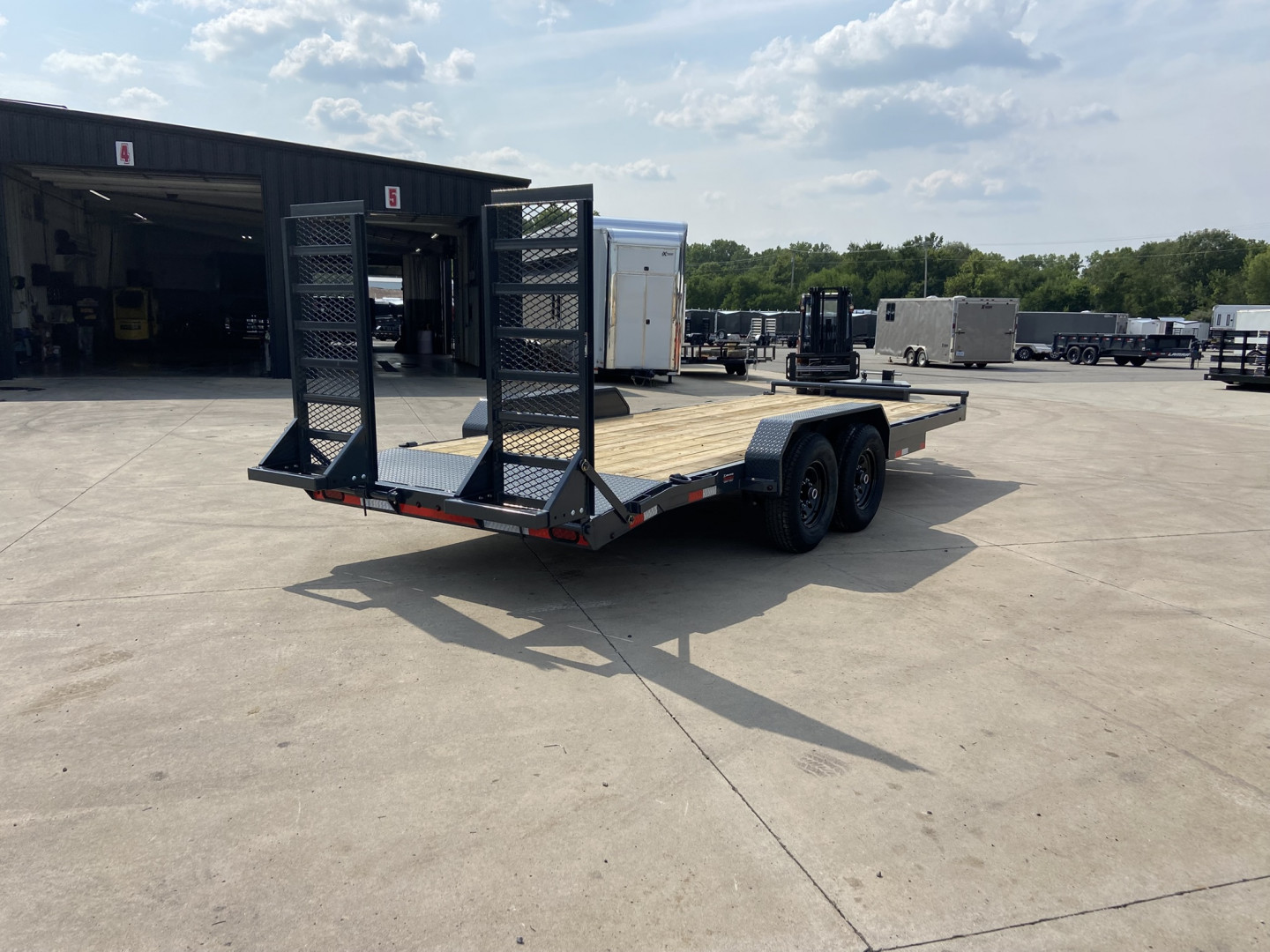 New Lamar 20' Equipment Trailer