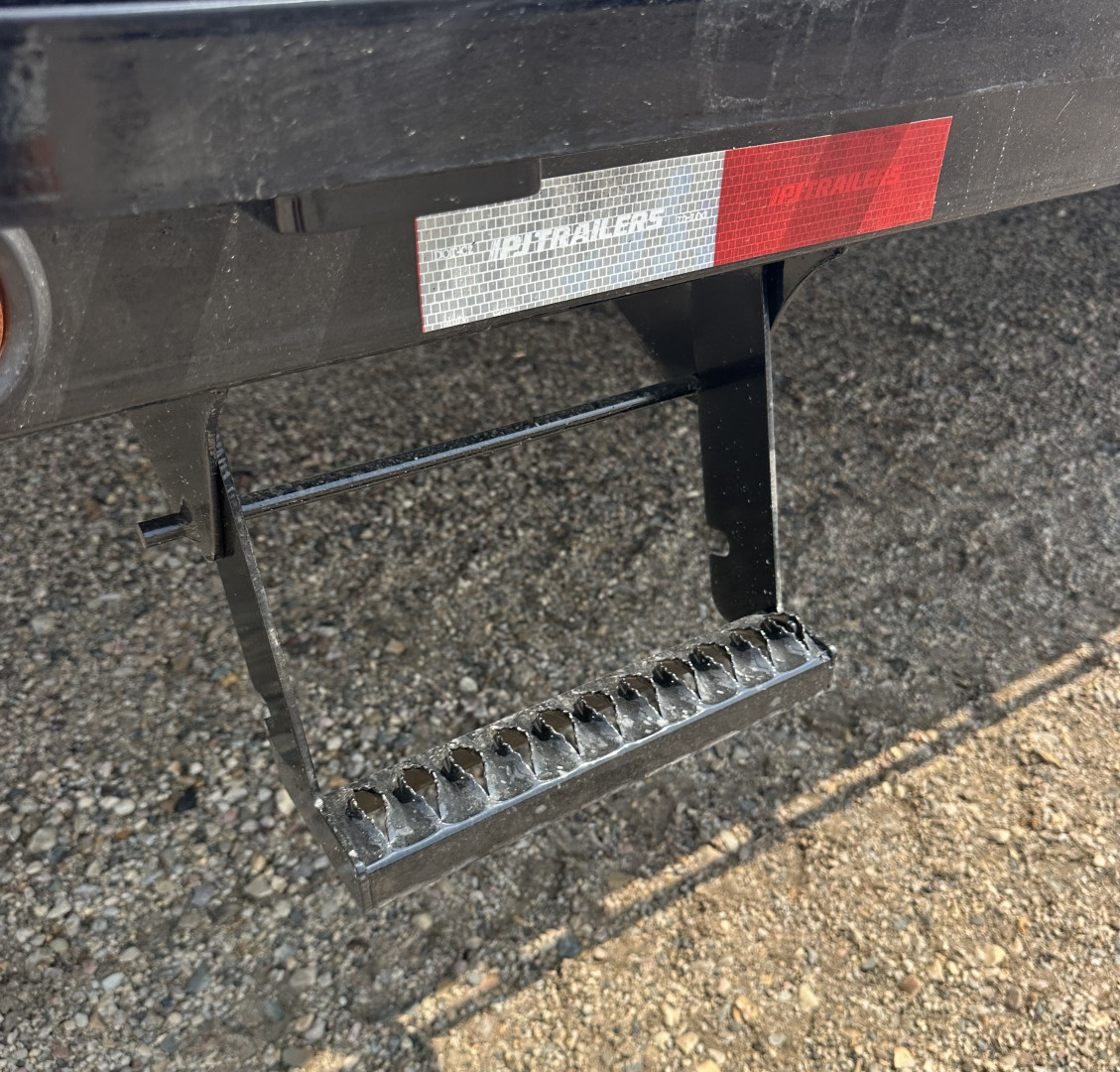 New 2026 PJ Trailers LD Low Pro Gooseneck 32' Flatbed Trailer