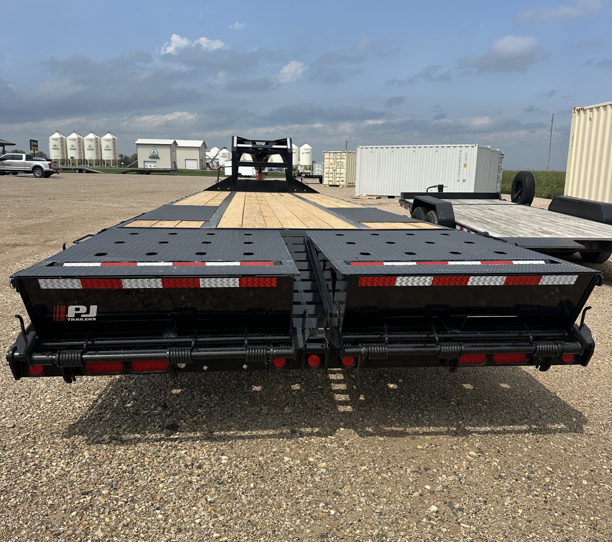 New 2026 PJ Trailers LD Low Pro Gooseneck 32' Flatbed Trailer