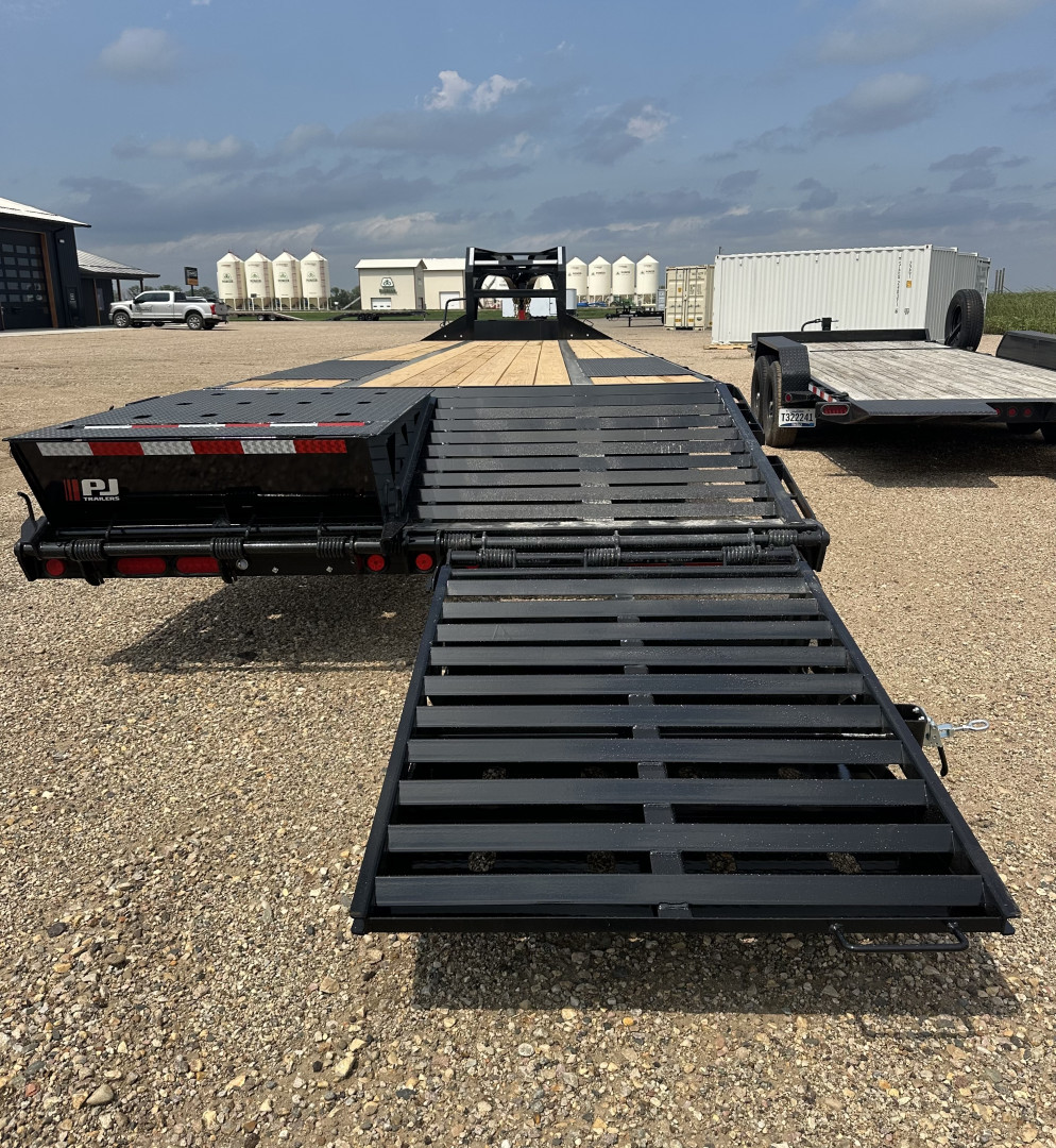 New 2026 PJ Trailers LD Low Pro Gooseneck 32' Flatbed Trailer