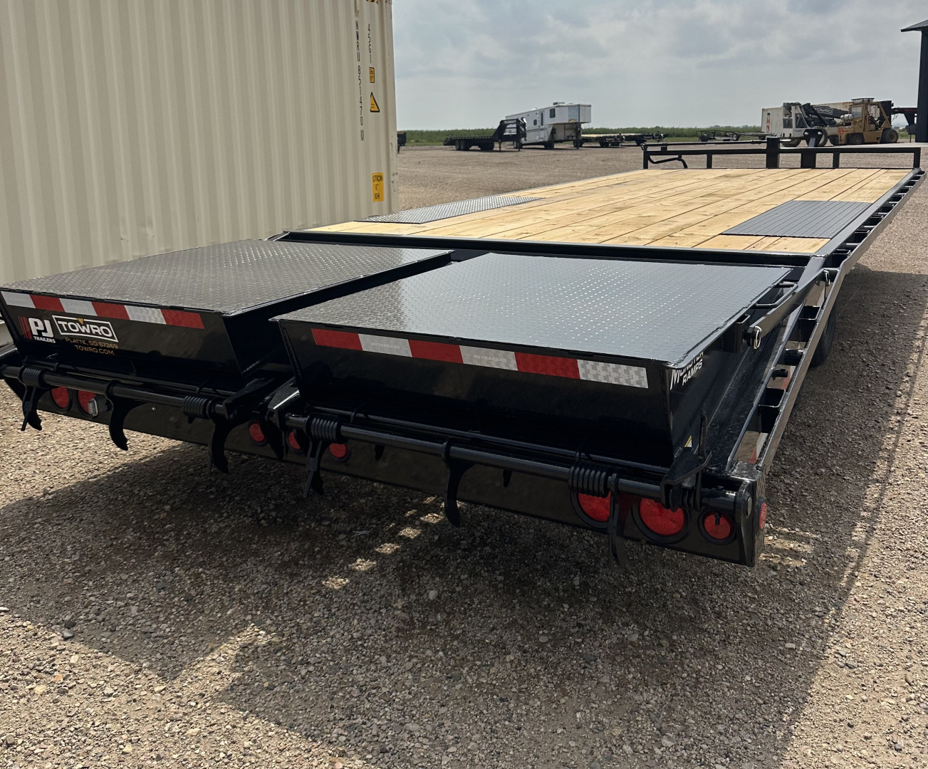 New 2026 PJ Trailers F8 DeckOver 22x8 Equipment Trailer
