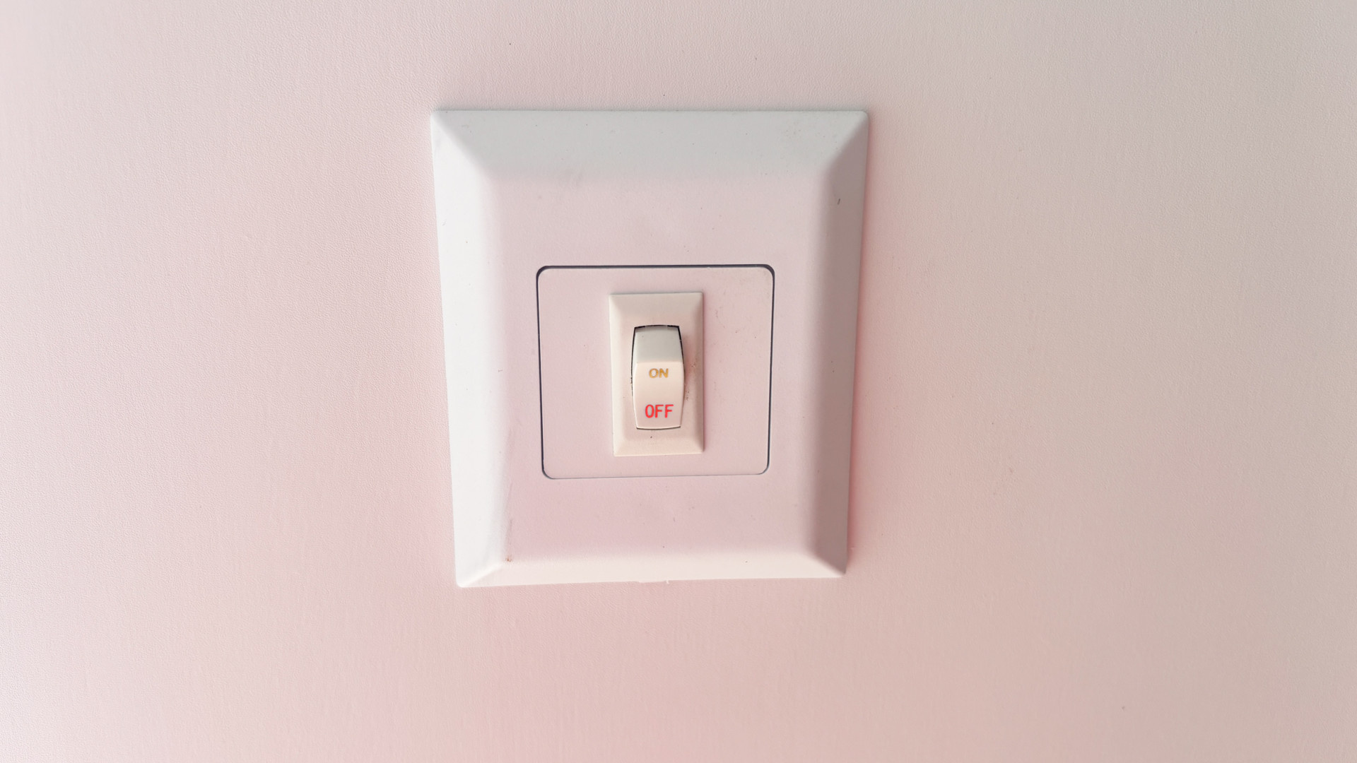 New Lightning 8.5x24 Enclosed Aluminum Car Hauler- Rear Ramp