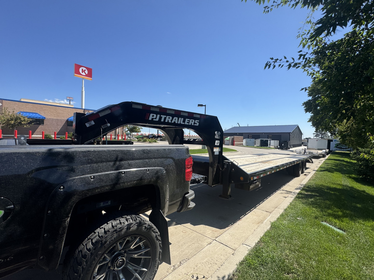 Used LIKE New 2024 PJ 36’ Gooseneck Deckover 31’ plus 5’ x 102” with 2-12K tandem dual axles=26K