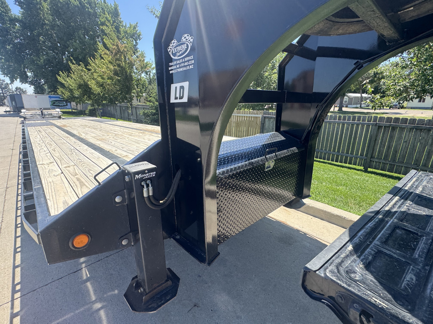 Used LIKE New 2024 PJ 36’ Gooseneck Deckover 31’ plus 5’ x 102” with 2-12K tandem dual axles=26K