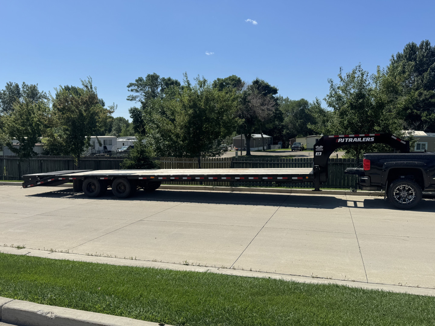 Used LIKE New 2024 PJ 36’ Gooseneck Deckover 31’ plus 5’ x 102” with 2-12K tandem dual axles=26K