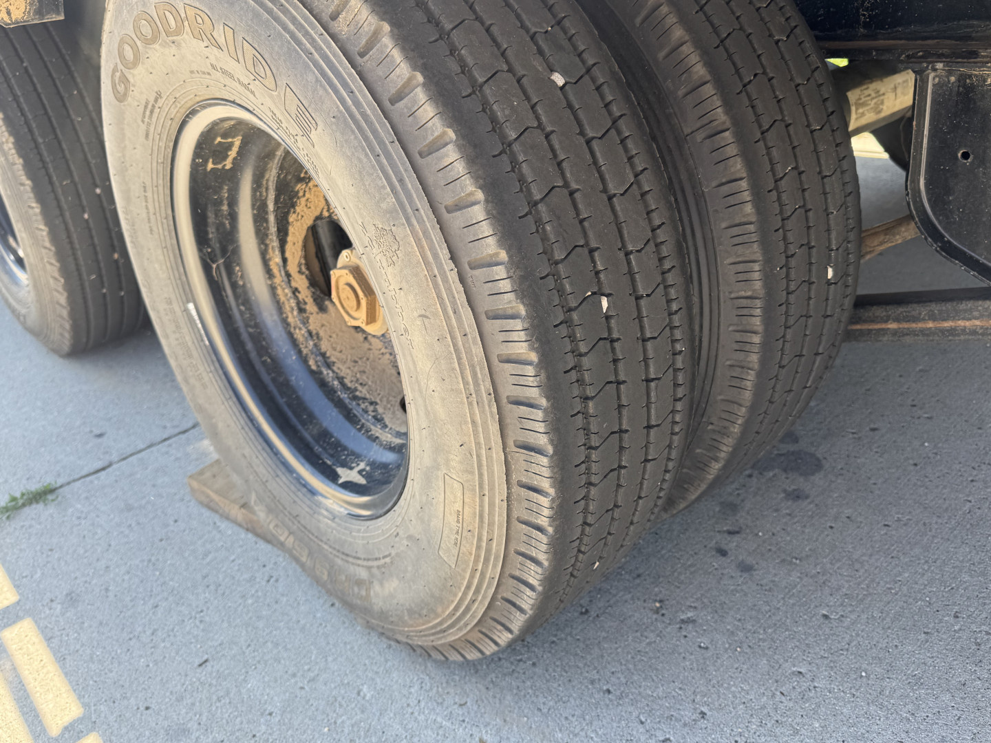 Used LIKE New 2024 PJ 36’ Gooseneck Deckover 31’ plus 5’ x 102” with 2-12K tandem dual axles=26K