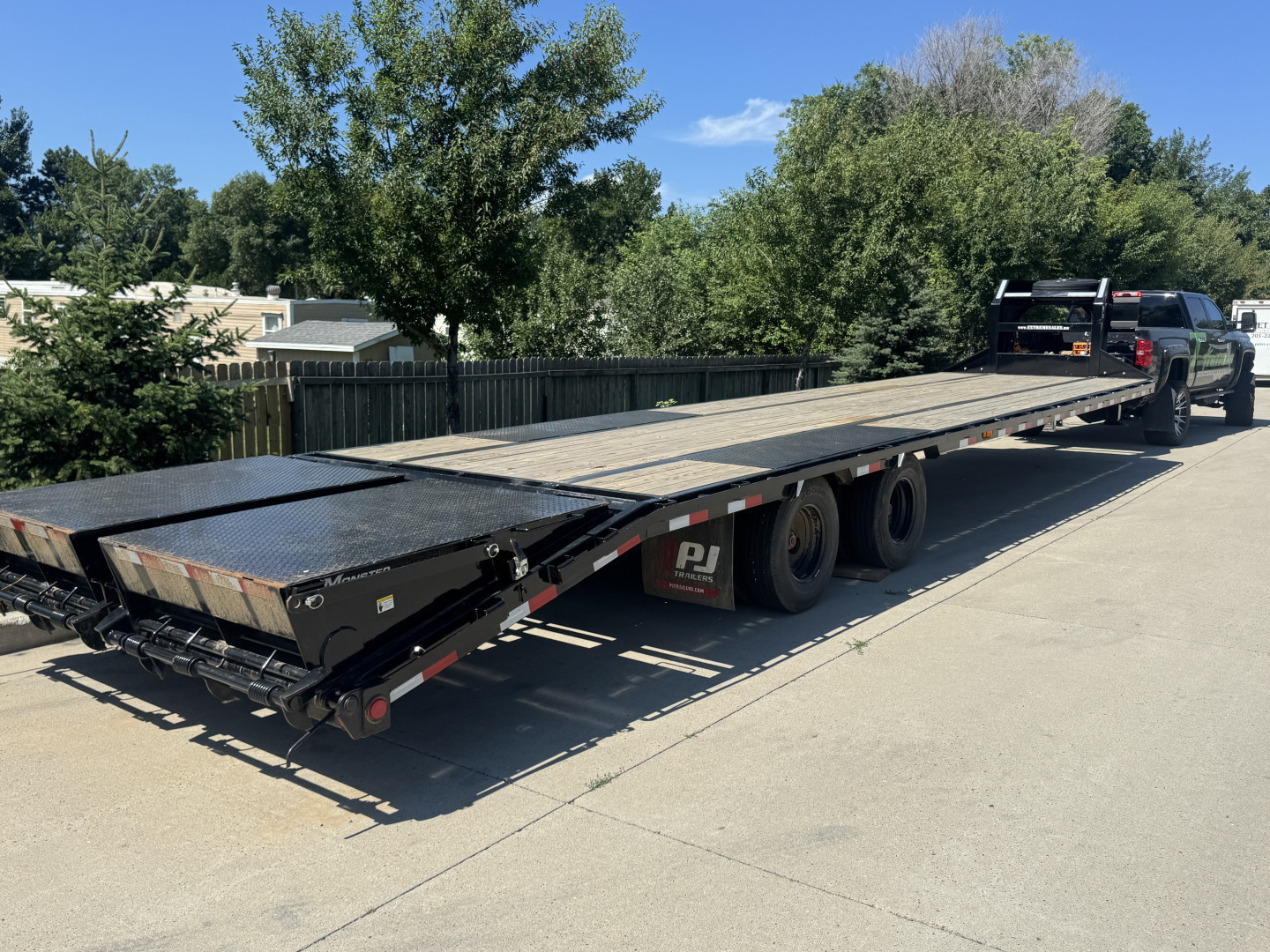 Used LIKE New 2024 PJ 36’ Gooseneck Deckover 31’ plus 5’ x 102” with 2-12K tandem dual axles=26K