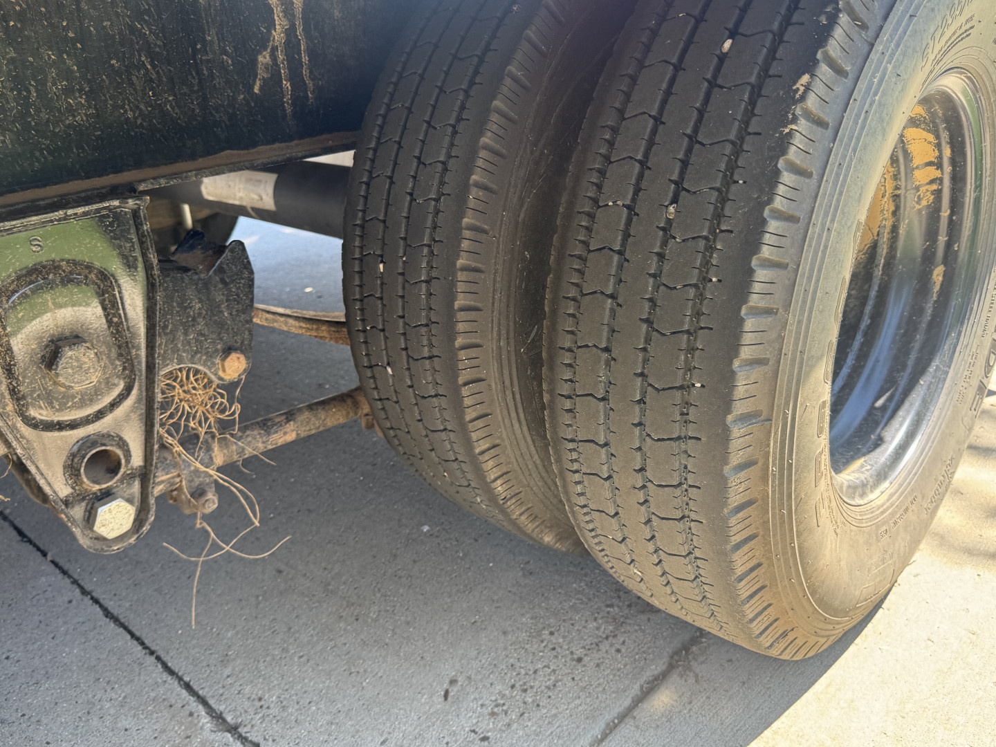 Used LIKE New 2024 PJ 36’ Gooseneck Deckover 31’ plus 5’ x 102” with 2-12K tandem dual axles=26K