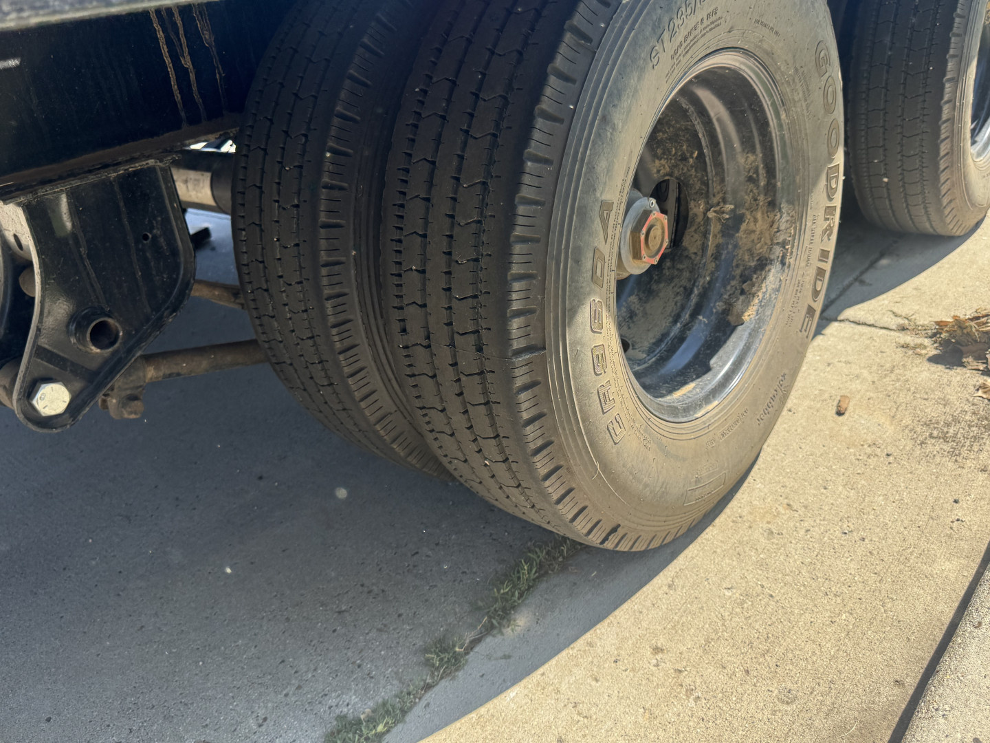 Used LIKE New 2024 PJ 36’ Gooseneck Deckover 31’ plus 5’ x 102” with 2-12K tandem dual axles=26K