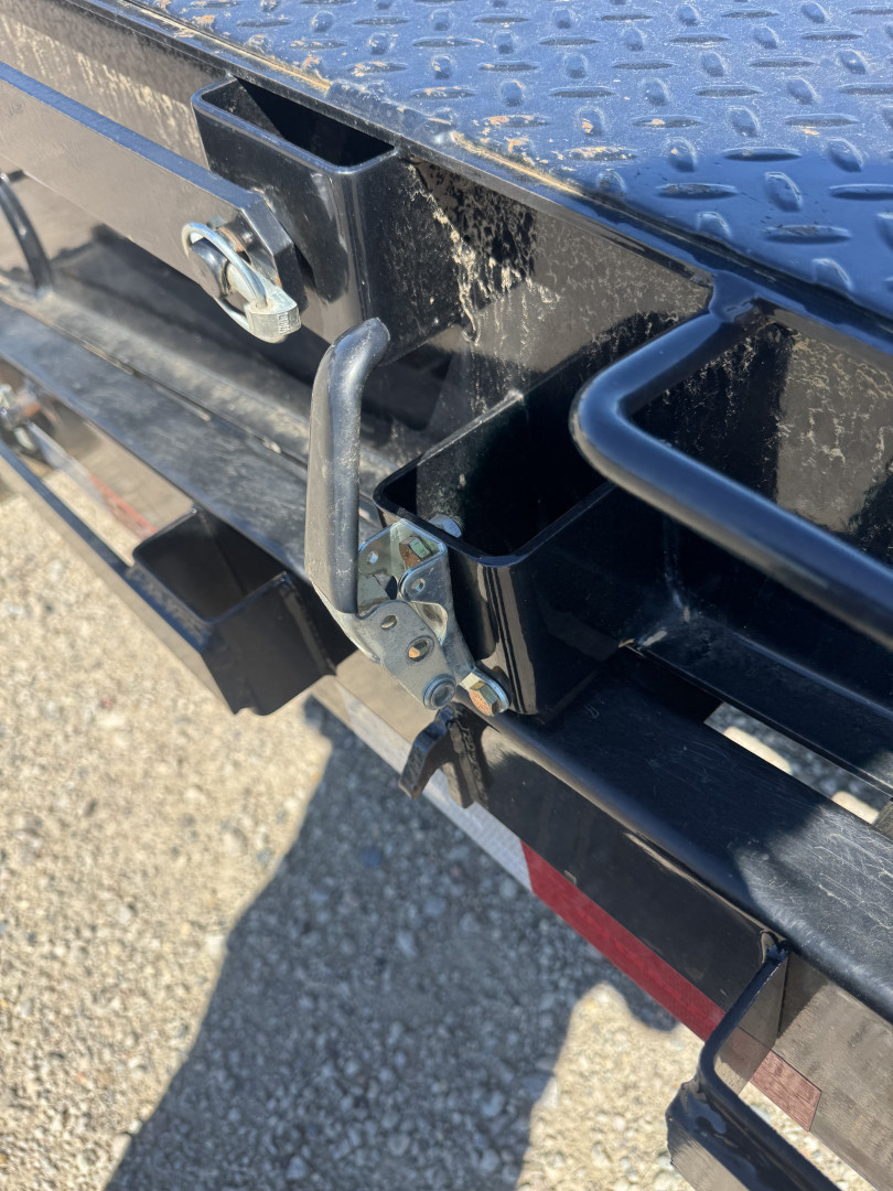 Used LIKE New 2024 PJ 36’ Gooseneck Deckover 31’ plus 5’ x 102” with 2-12K tandem dual axles=26K