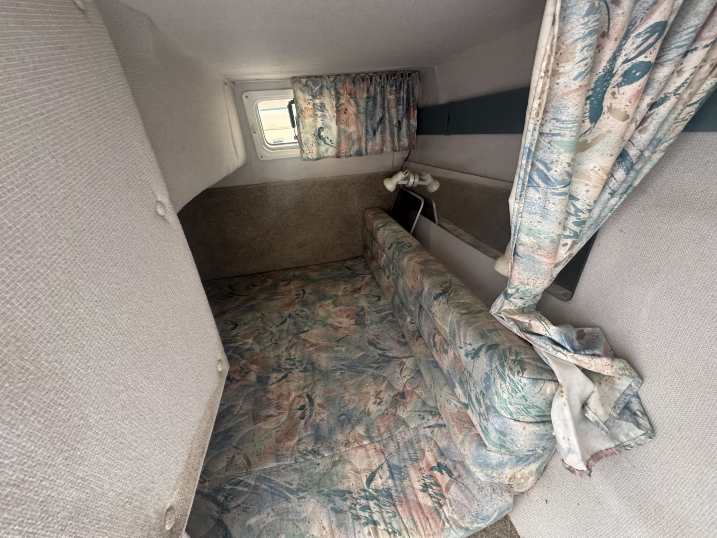 Used 1995 Rinker Fiesta Vee 265 Cuddy Cabin