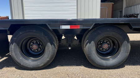 New 2026 PJ 102"x30' GN Low-Pro Flatbed w/ Duals - LD