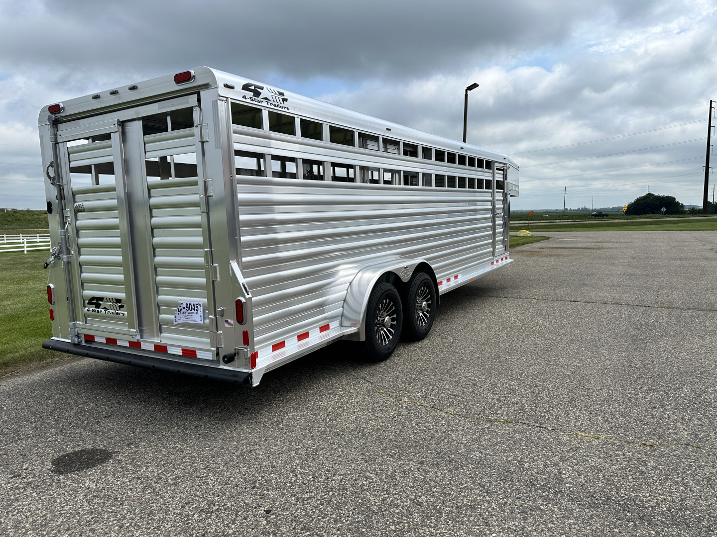 New 2026 4-Star Trailers 24' Deluxe GN Stock / Stock Combo Trailer