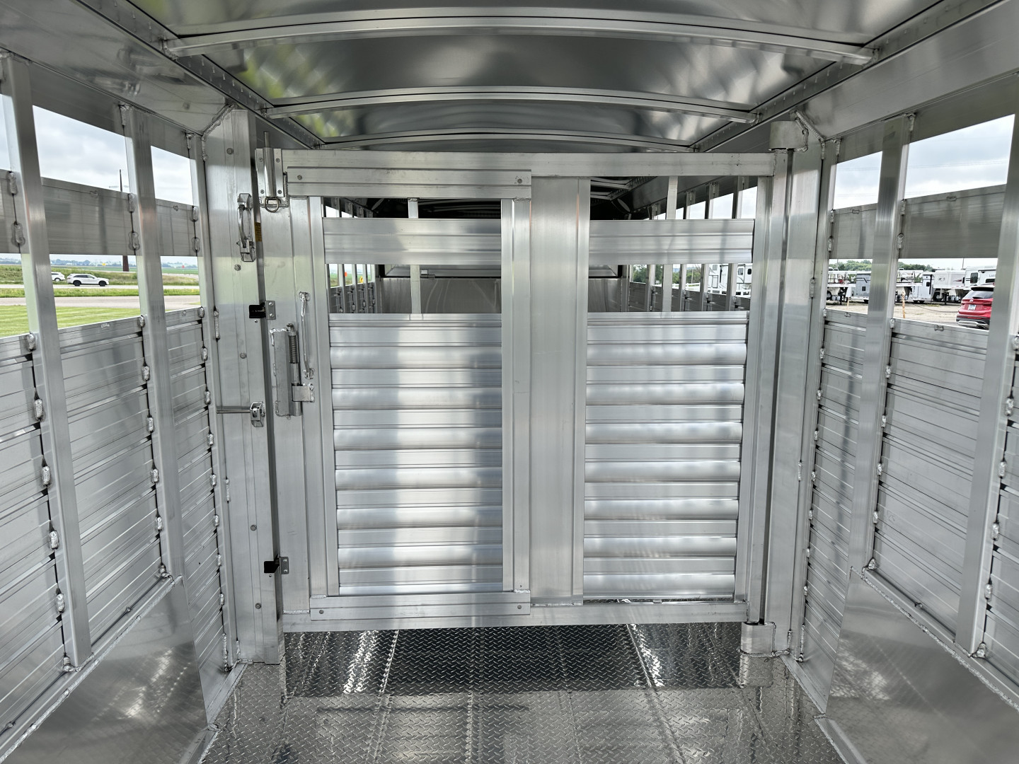 New 2026 4-Star Trailers 24' Deluxe GN Stock / Stock Combo Trailer