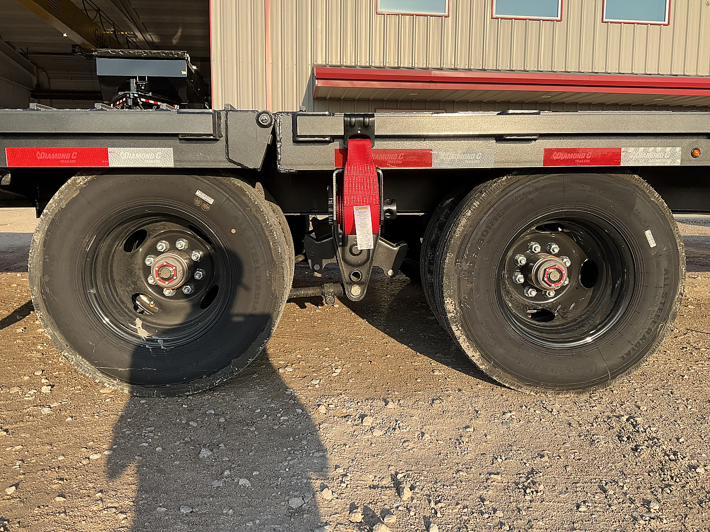 New 2026 Diamond C 102"x40' Engineered Beam FMAX212 w/ Hyd. Dovetail Pacesetter Edition