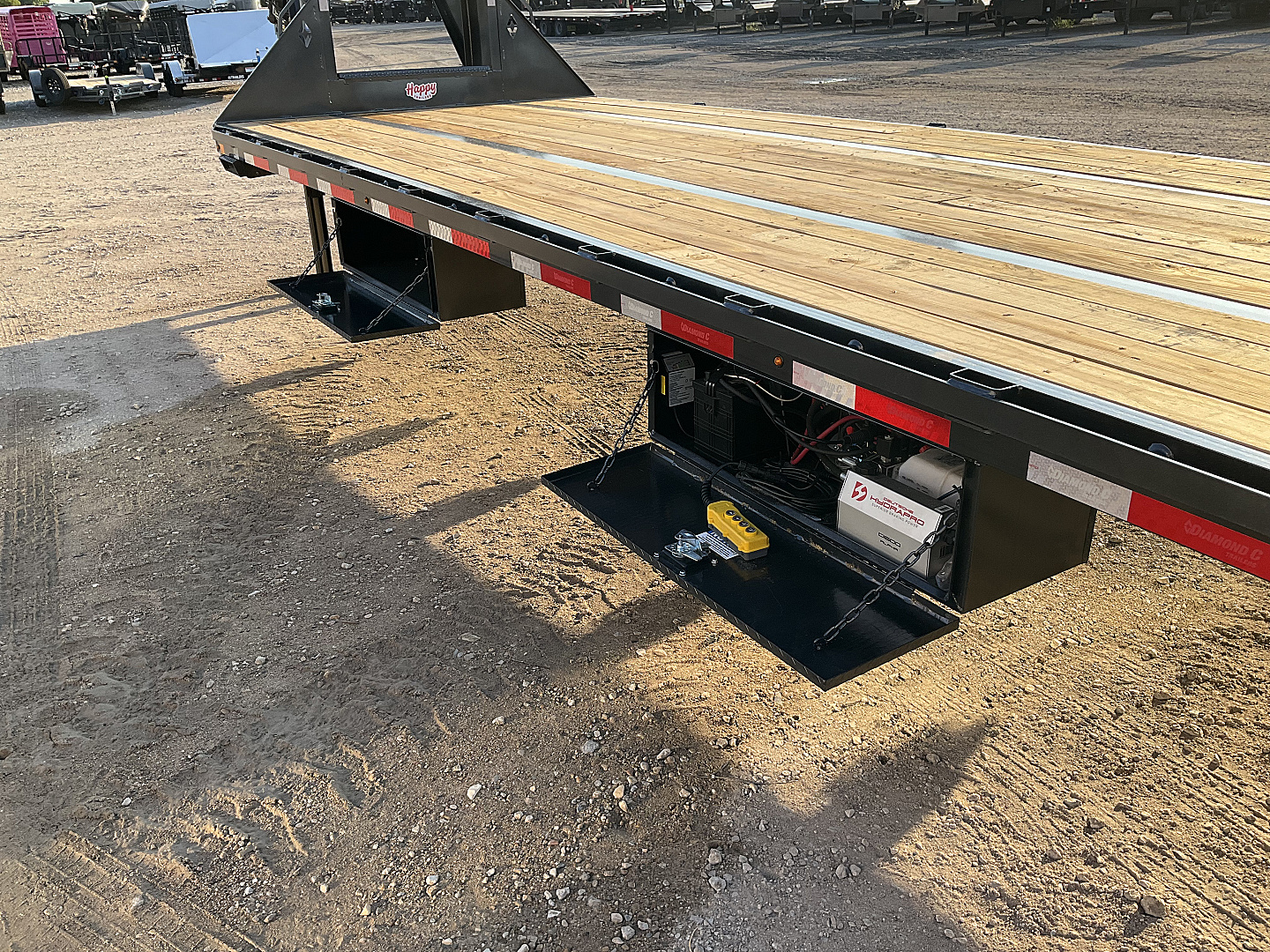 New 2026 Diamond C 102"x40' Engineered Beam FMAX212 w/ Hyd. Dovetail Pacesetter Edition