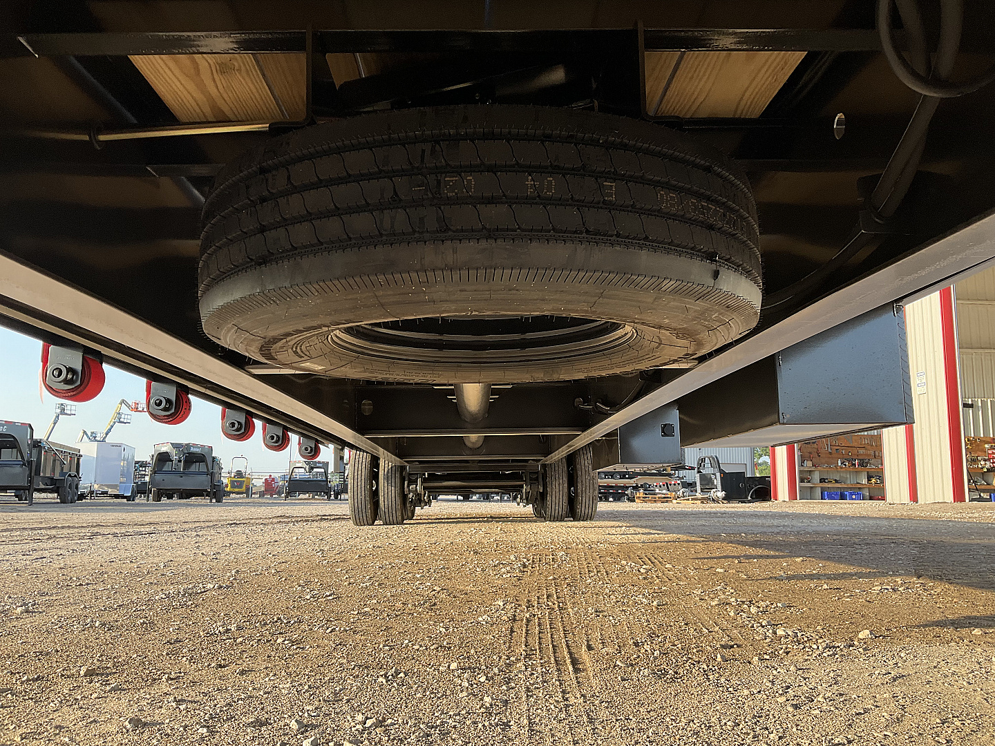 New 2026 Diamond C 102"x40' Engineered Beam FMAX212 w/ Hyd. Dovetail Pacesetter Edition