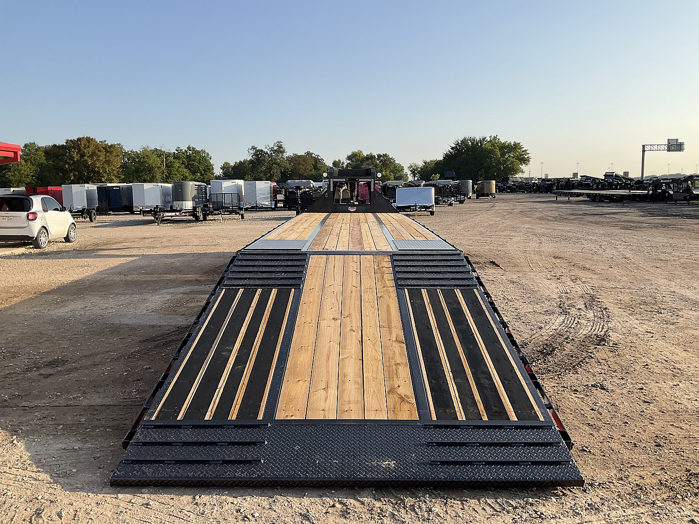 New 2026 Diamond C 102"x40' Engineered Beam FMAX212 w/ Hyd. Dovetail Pacesetter Edition