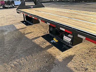 New 2026 Diamond C 102"x40' Engineered Beam FMAX212 w/ Hyd. Dovetail Pacesetter Edition
