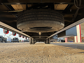 New 2026 Diamond C 102"x40' Engineered Beam FMAX212 w/ Hyd. Dovetail Pacesetter Edition