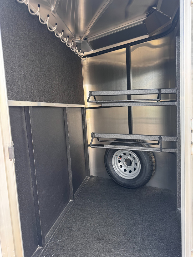 New 2024 LOGAN COACH 2H BP CROSSFIRE Horse Trailer
